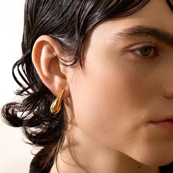 ◾️18k Gold Plated Stereoscopic Tear Drop Stud Earrings - Picture 7 of 7